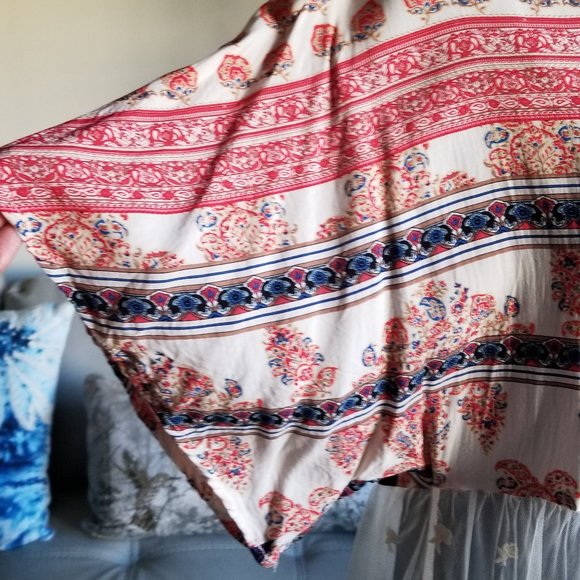 Soieblu Patterned Lace Top - Picture 8 of 16